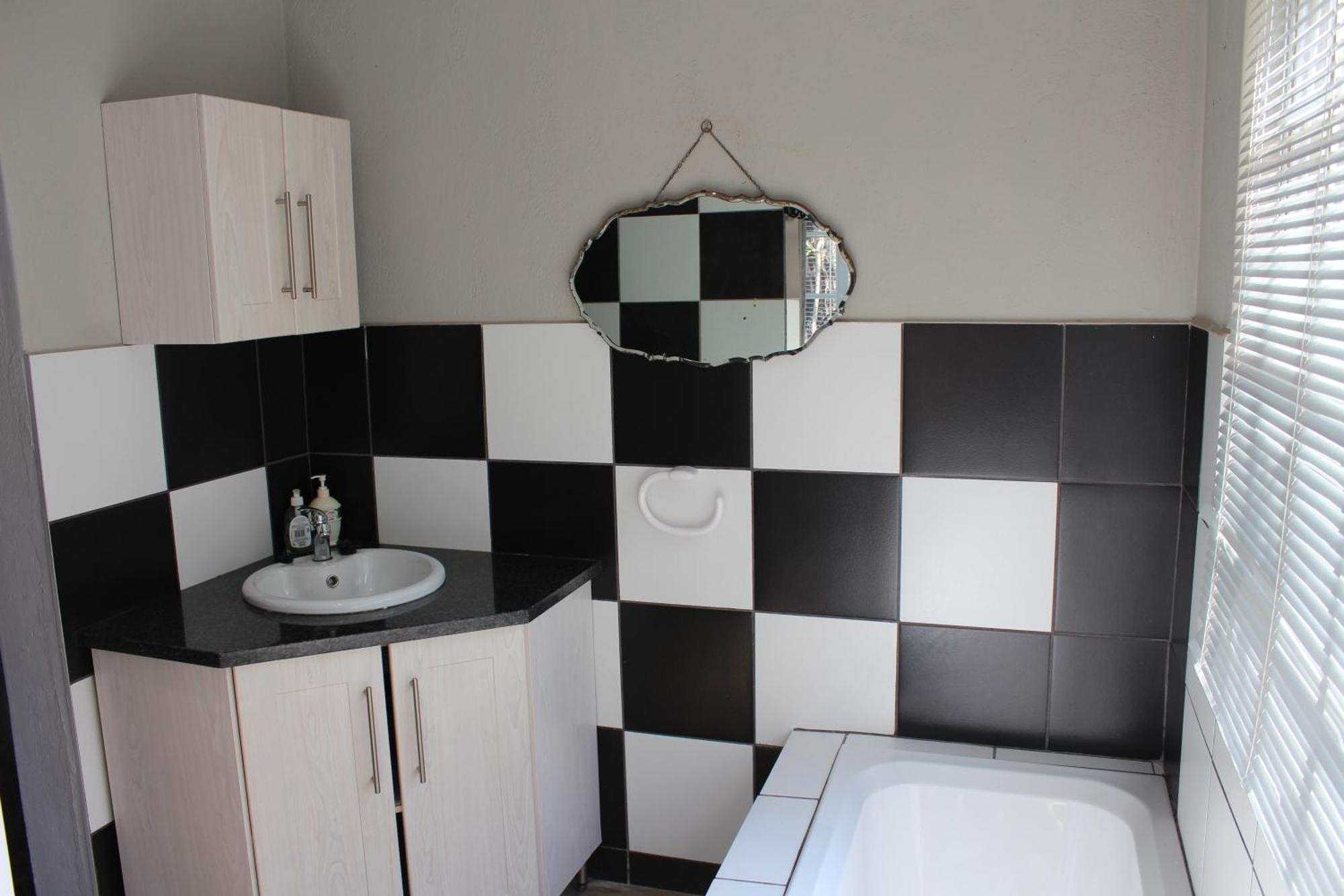 Tucked-Away 1&2 Bedroom Houses Mbombela ภายนอก รูปภาพ